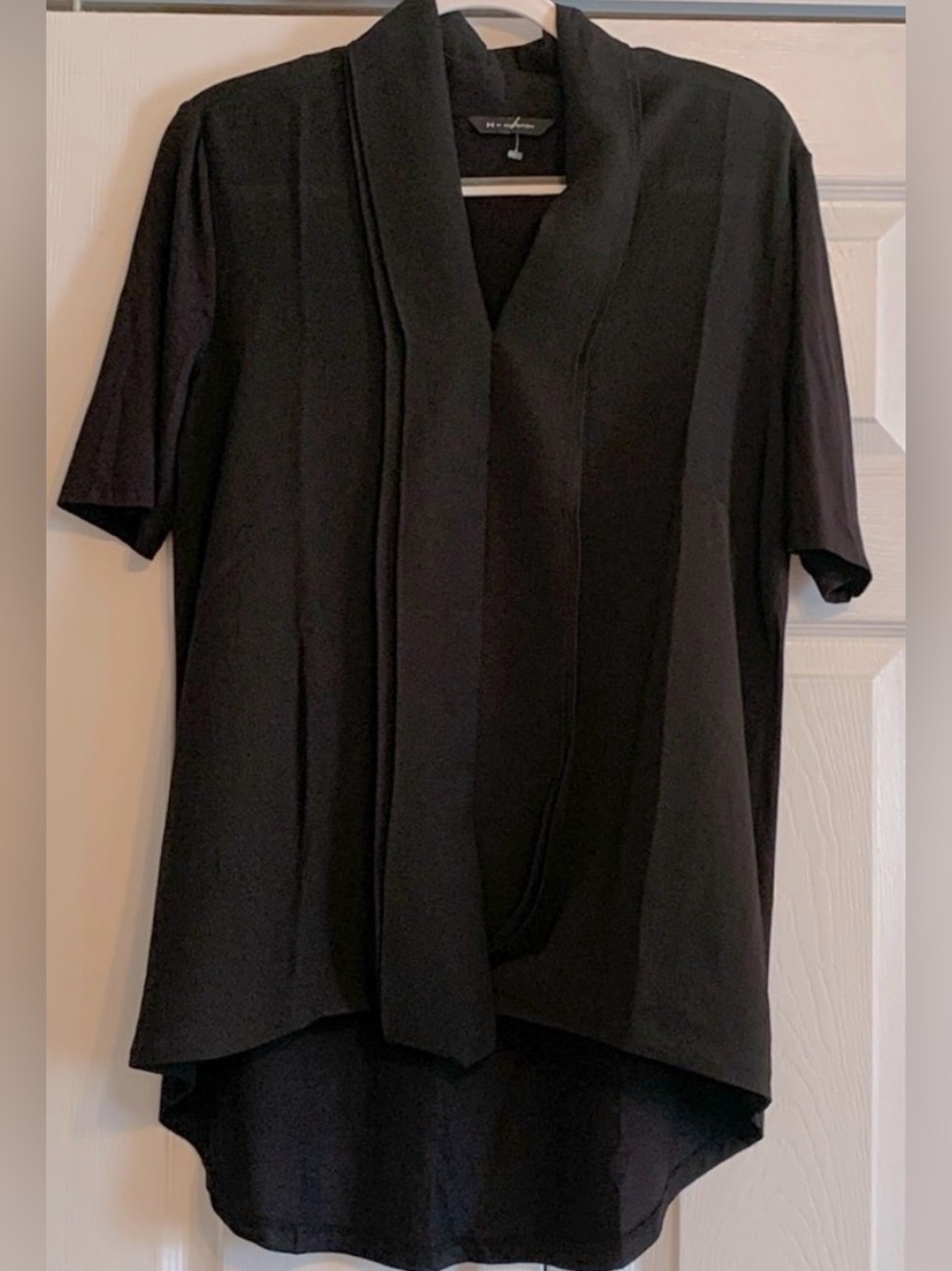 Halston, vneck blouse, black shirt sleeve, size medium, EUC